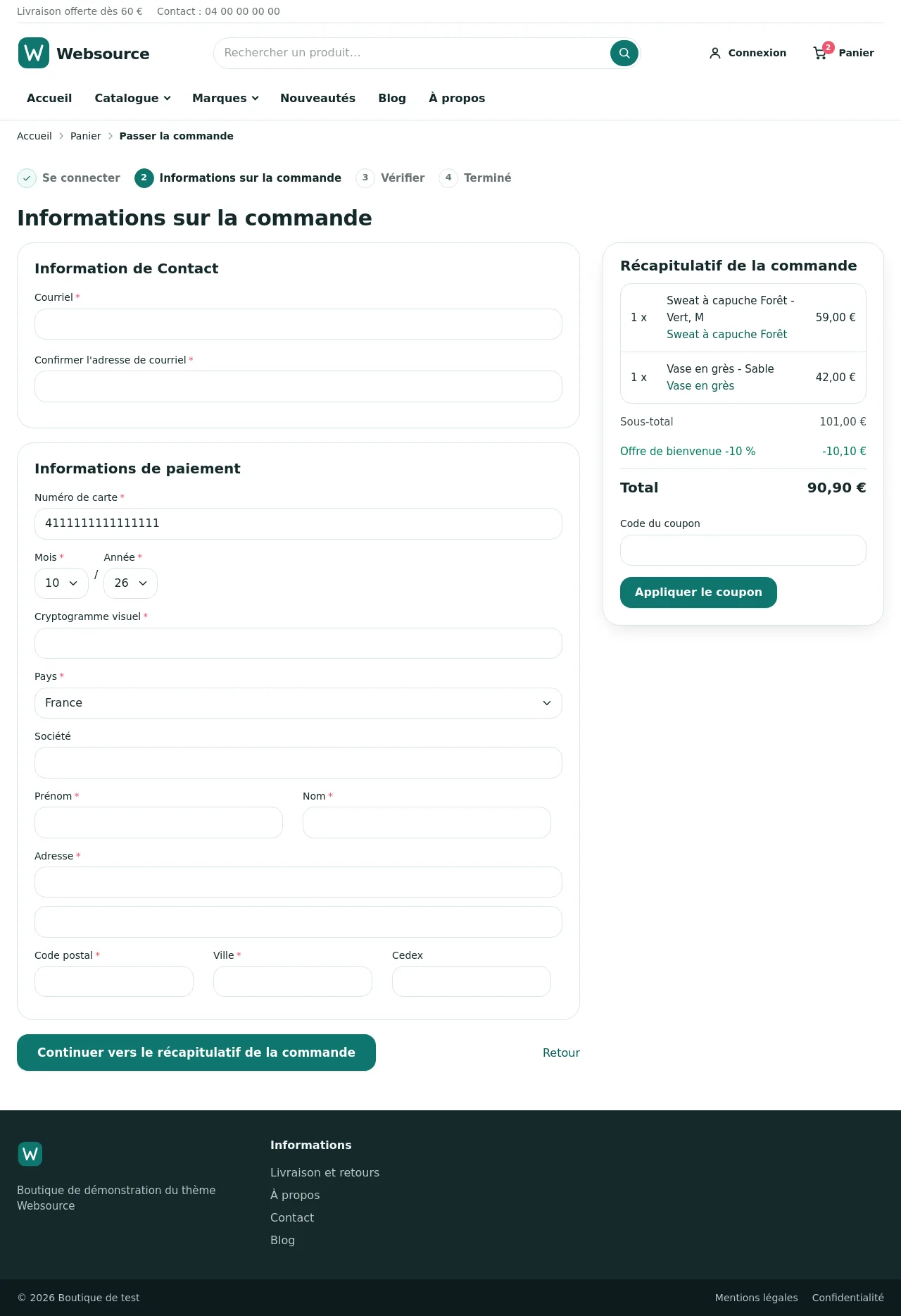 Étape Informations sur la commande, avec le récapitulatif à droite